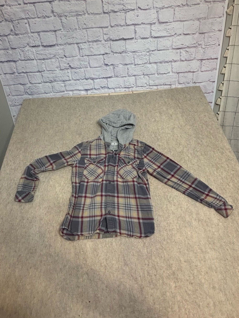 Quiksilver Gray Plaid Hooded Button-Up Shirt Jacket with Red Accents